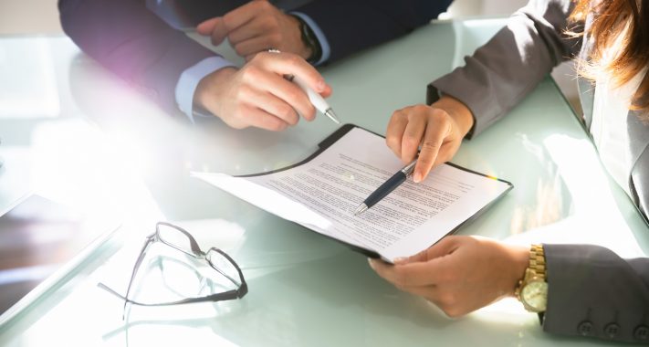 Vertrag prüfen Bauvertrag prüfen lassen