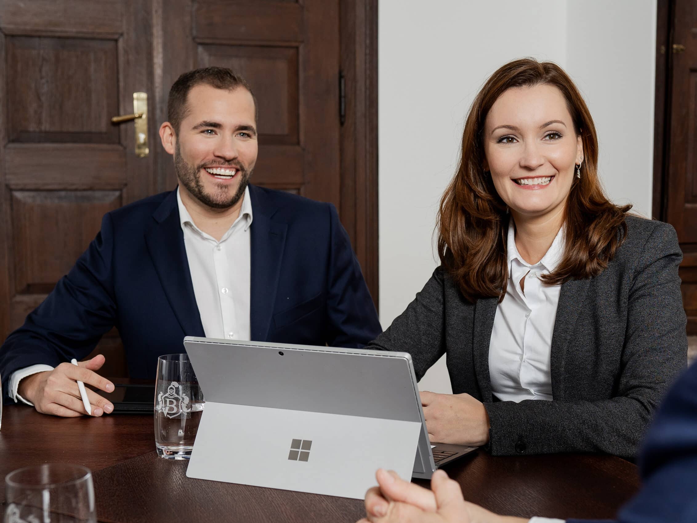 Jasmin Demand und Christopher Reckhemke von Buddenbrock im Kundengespräch